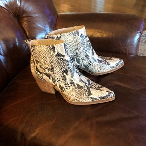 Sam Edelman snake booties size 7 barely worn